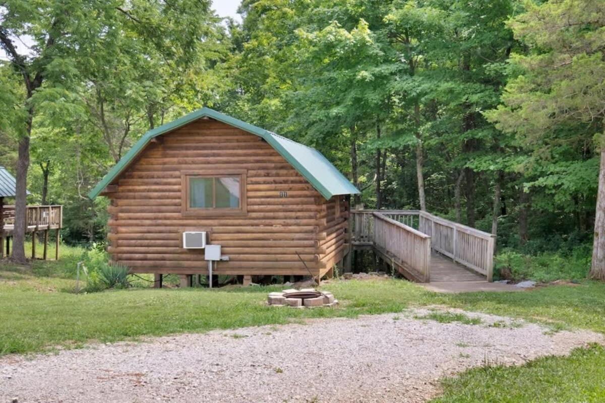 Rustic Cabin With Pool Access Блумингтън Екстериор снимка