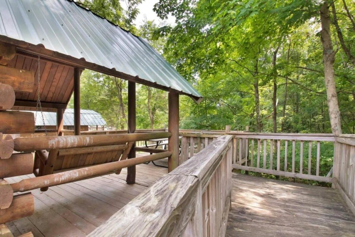 Rustic Cabin With Pool Access Блумингтън Екстериор снимка
